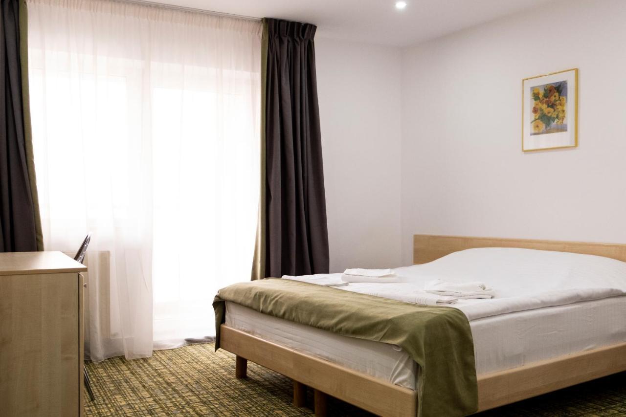 Hotel Casa Gabriela à Bucarest Extérieur photo