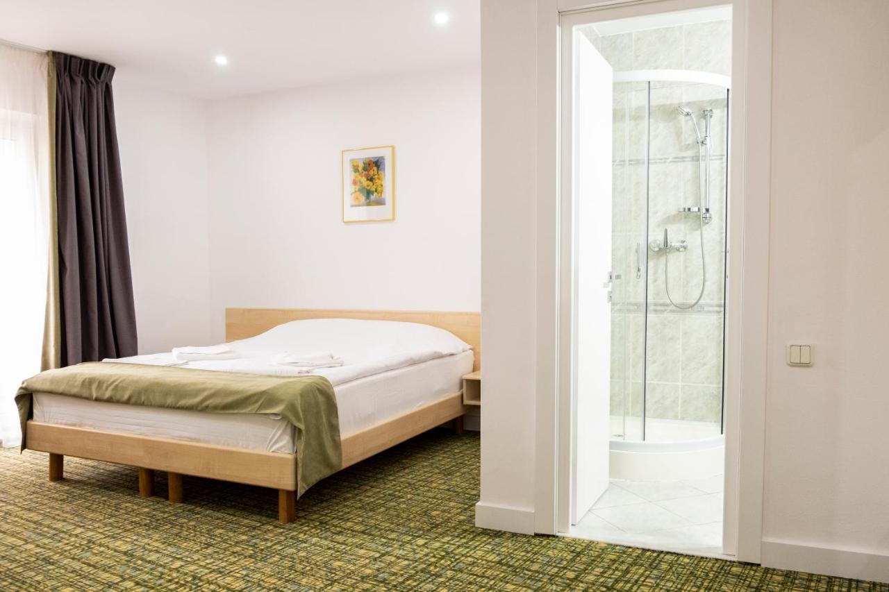 Hotel Casa Gabriela à Bucarest Extérieur photo