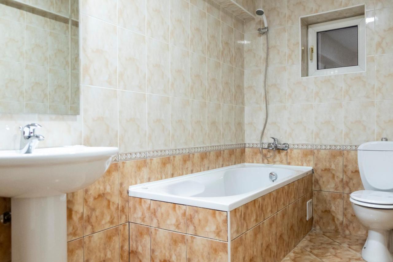 Hotel Casa Gabriela à Bucarest Extérieur photo
