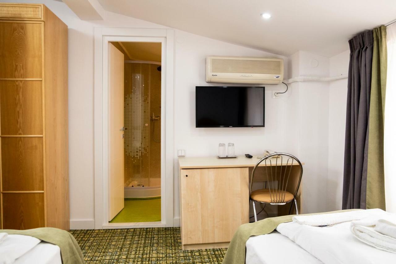 Hotel Casa Gabriela à Bucarest Extérieur photo